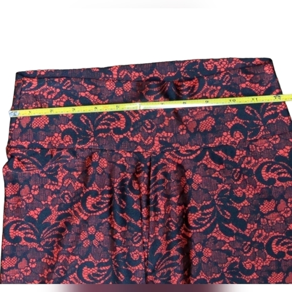 MATERIAL Girl Leggings Red Black Floral Paisley Plush Luxury Juniors Size Large - Picture 3 of 6